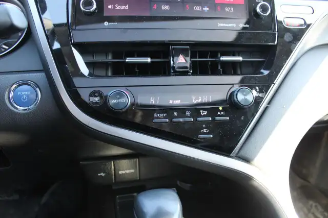 2024 Toyota Camry Hybrid SE Auto - Photo 13