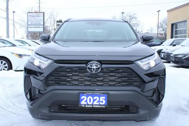 2025 Toyota RAV4 XLE - Photo 3