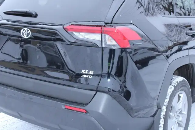 2025 Toyota RAV4 XLE - Photo 5