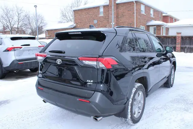 2025 Toyota RAV4 XLE - Photo 6