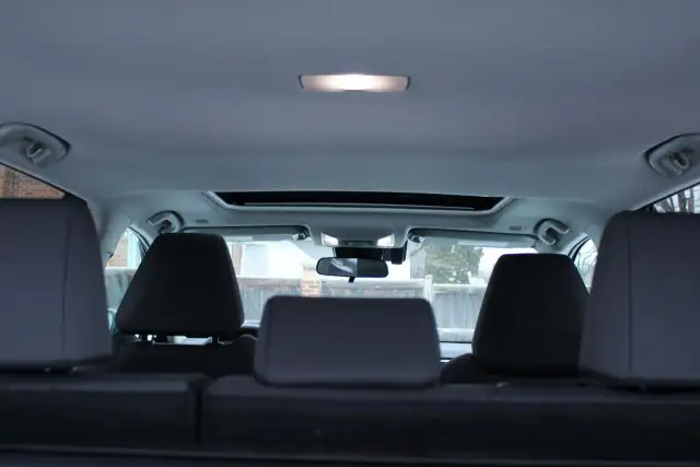 2025 Toyota RAV4 XLE - Photo 9