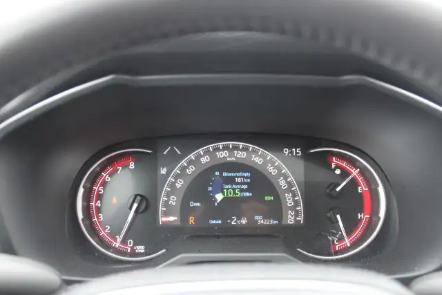 2025 Toyota RAV4 XLE - Photo 11