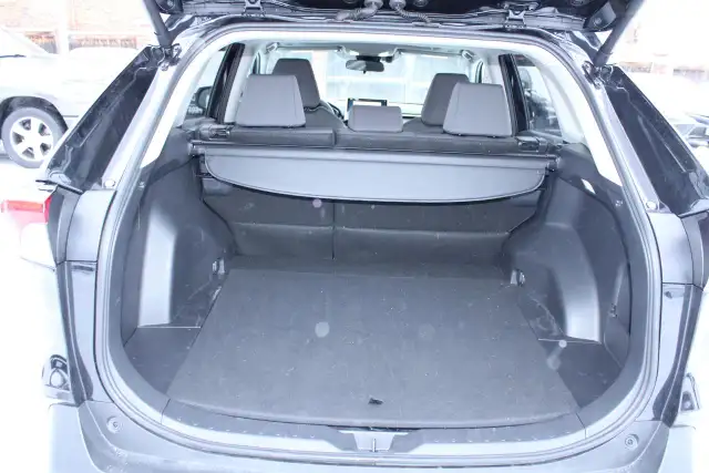 2025 Toyota RAV4 XLE - Photo 21