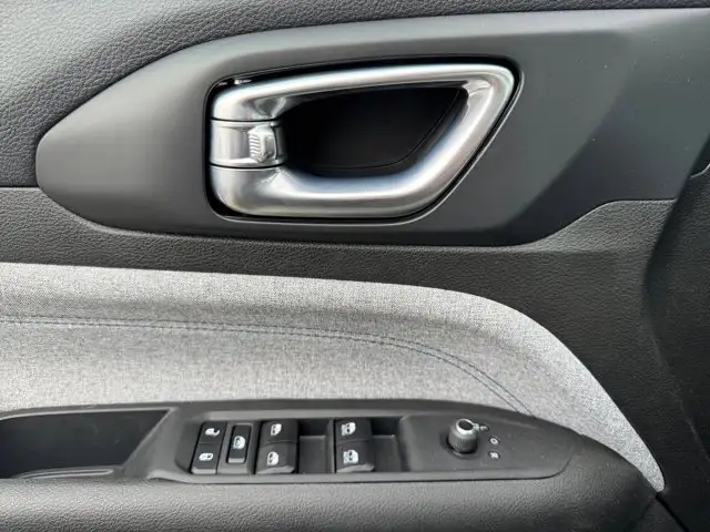 2024 Jeep Compass North | Winter Tires | Sunroof | Remote Start - Photo 11