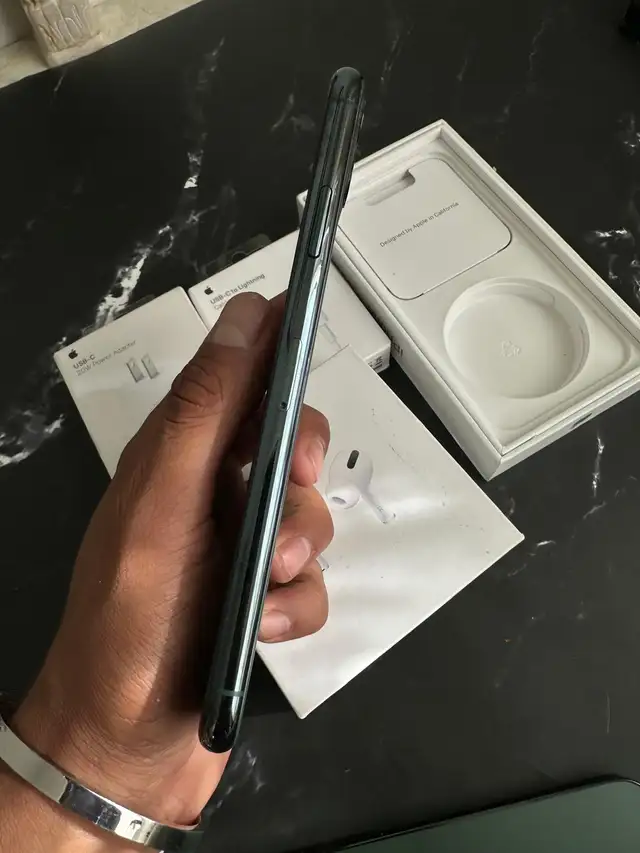 iPhone 11 Pro Max 128GB Airpods/Charger Set/Delivery - Photo 3