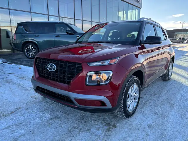 2025 Hyundai Venue Preferred • Accident Free Carfax • One Owner - Photo 2