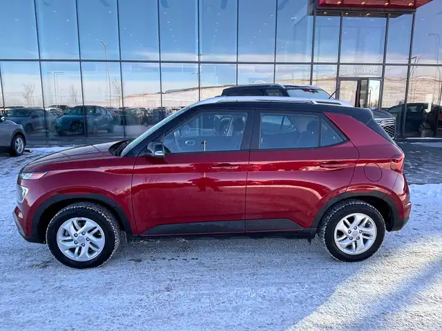 2025 Hyundai Venue Preferred • Accident Free Carfax • One Owner - Photo 3