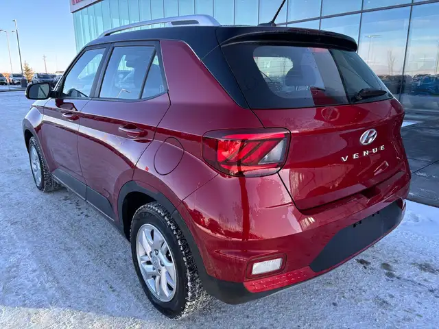 2025 Hyundai Venue Preferred • Accident Free Carfax • One Owner - Photo 4