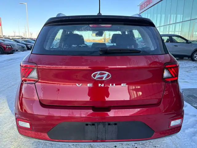 2025 Hyundai Venue Preferred • Accident Free Carfax • One Owner - Photo 5