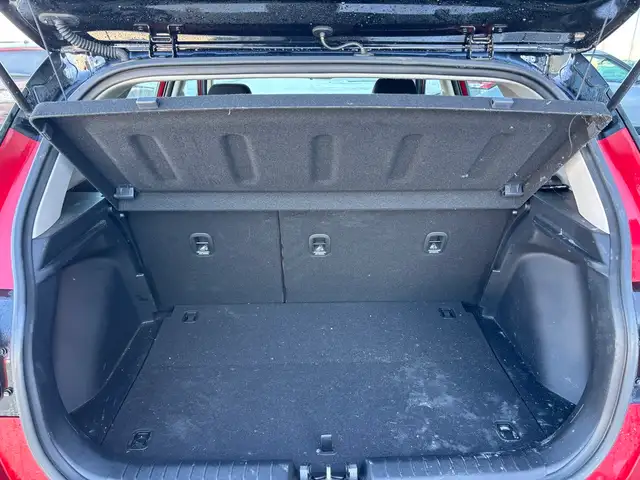 2025 Hyundai Venue Preferred • Accident Free Carfax • One Owner - Photo 6