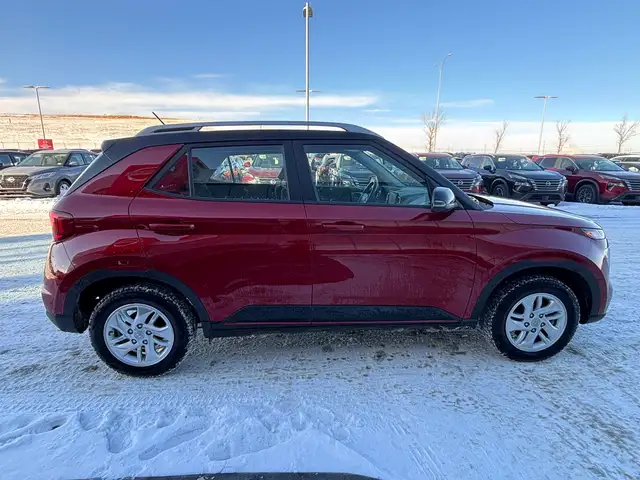 2025 Hyundai Venue Preferred • Accident Free Carfax • One Owner - Photo 8