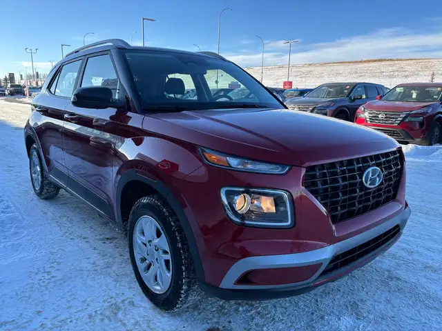 2025 Hyundai Venue Preferred • Accident Free Carfax • One Owner - Photo 9