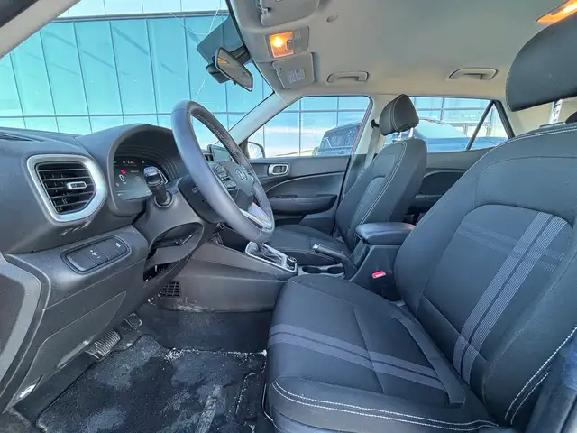 2025 Hyundai Venue Preferred • Accident Free Carfax • One Owner - Photo 11