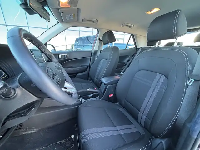 2025 Hyundai Venue Preferred • Accident Free Carfax • One Owner - Photo 12