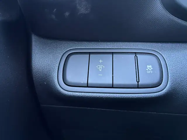 2025 Hyundai Venue Preferred • Accident Free Carfax • One Owner - Photo 13