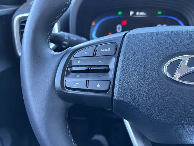 2025 Hyundai Venue Preferred • Accident Free Carfax • One Owner - Photo 14