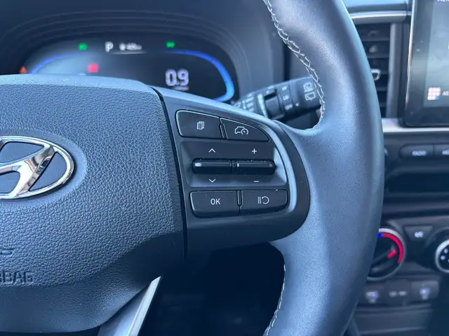 2025 Hyundai Venue Preferred • Accident Free Carfax • One Owner - Photo 16