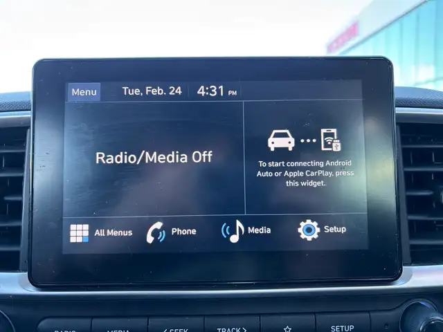 2025 Hyundai Venue Preferred • Accident Free Carfax • One Owner - Photo 17