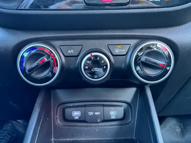 2025 Hyundai Venue Preferred • Accident Free Carfax • One Owner - Photo 20