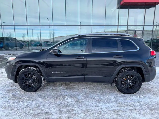 2017 Jeep Cherokee Limited 4WD • 3.2L • Luxury Package • Leather - Photo 3