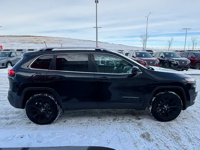 2017 Jeep Cherokee Limited 4WD • 3.2L • Luxury Package • Leather - Photo 8