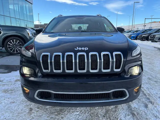 2017 Jeep Cherokee Limited 4WD • 3.2L • Luxury Package • Leather - Photo 10