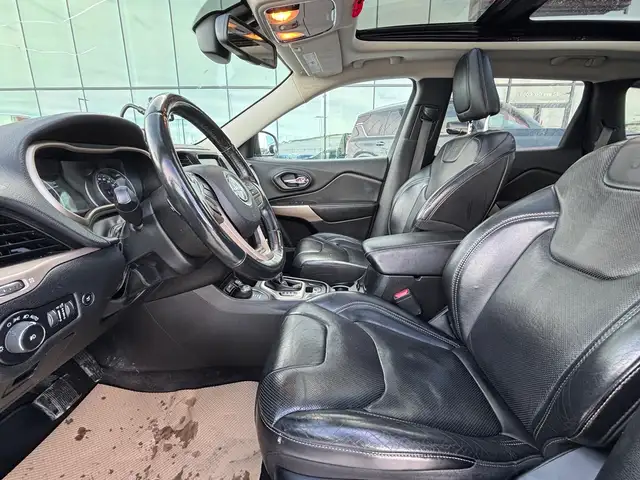 2017 Jeep Cherokee Limited 4WD • 3.2L • Luxury Package • Leather - Photo 11