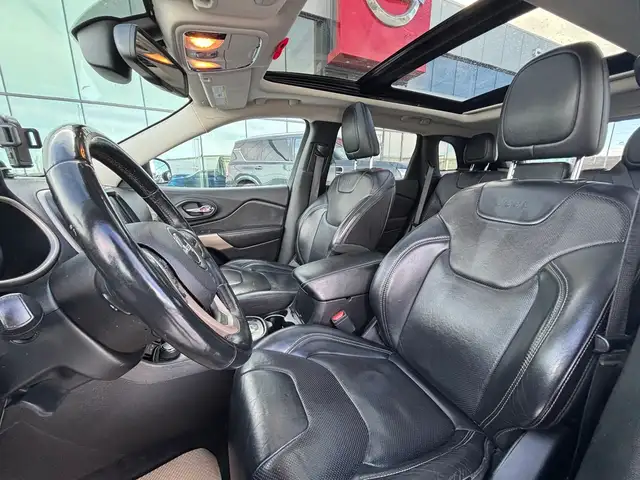 2017 Jeep Cherokee Limited 4WD • 3.2L • Luxury Package • Leather - Photo 12