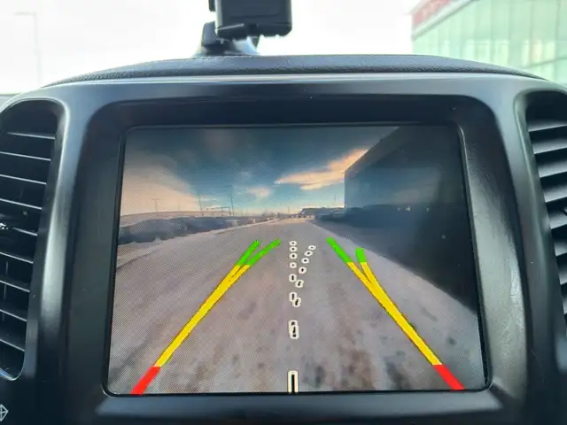 2017 Jeep Cherokee Limited 4WD • 3.2L • Luxury Package • Leather - Photo 21