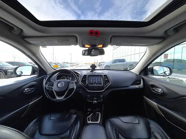 2017 Jeep Cherokee Limited 4WD • 3.2L • Luxury Package • Leather - Photo 26