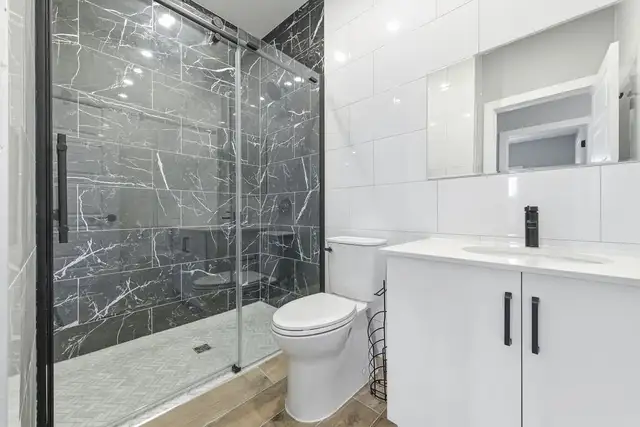 Stunning Two Bedroom Two Bathroom - Photo 6