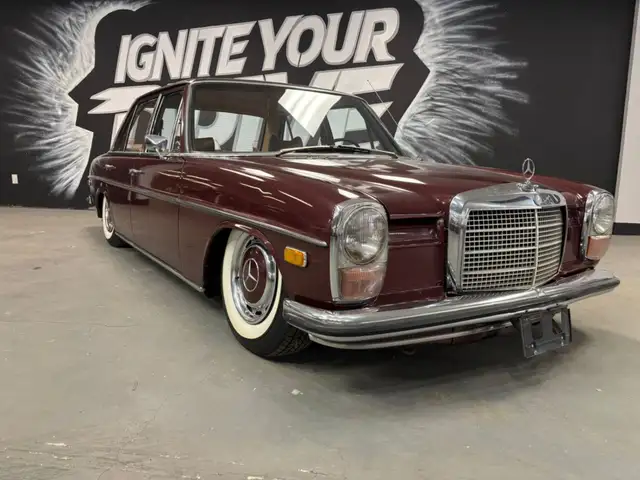 1972 Mercedes-Benz 220 W115 - Photo 2