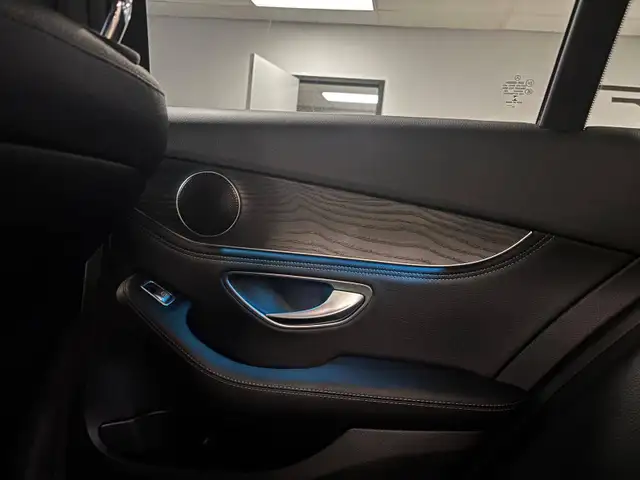 2015 Mercedes-Benz C-Class 4dr Sdn C 300 4MATIC - NO ACCIDENTS / - Photo 32