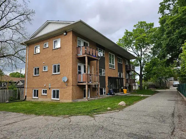 3-Bedroom Top-Floor Apartment – Available May 1st - Photo 2