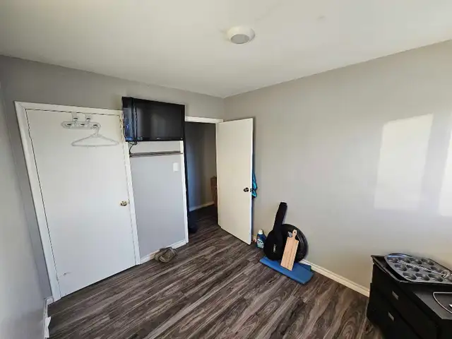 3-Bedroom Top-Floor Apartment – Available May 1st - Photo 9