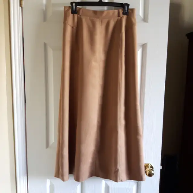 JUPE LONGUE NEUVE VELOUR BEIGE GR12FEM TAILLE 29'AJUSTABLE$15.00