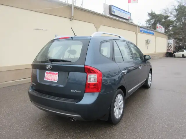 2011 Kia Rondo EX - Photo 6