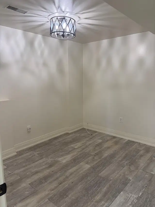 Ajax Walk-Out Luxury 1Bd Basement Apartment - Photo 7