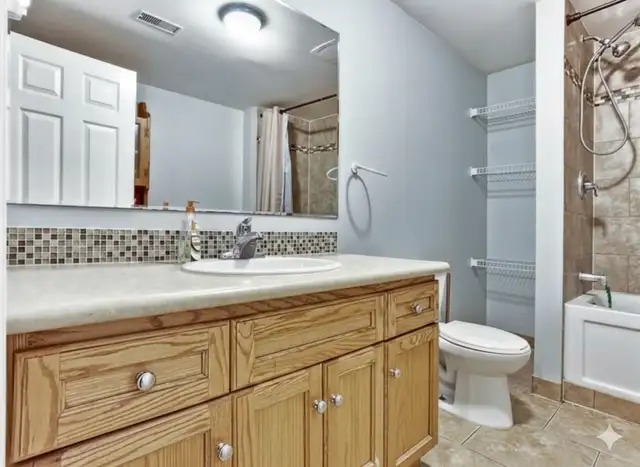 Legal Private Apartment -  1 Bed   Den - Green Space - Photo 4