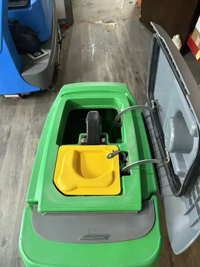 Tennant T300e Walk Behind Floor Scrubber – Fully Reconditioned - Photo 4