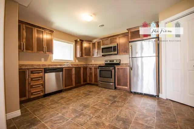 Large Three Bedroom Ground Level Apartment - Kenmount Terrace - Photo 3