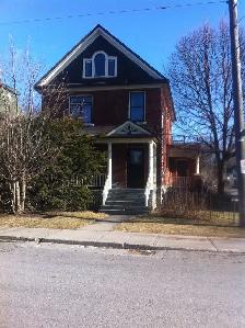 235 Collingwood unit 2 3 female Queens students