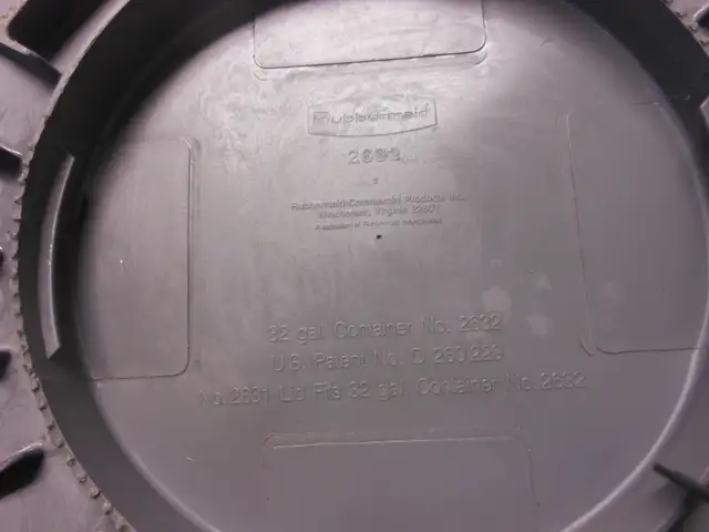 2631 RUBBERMAID BRUTE 32 GALLON CONTAINER - Photo 3