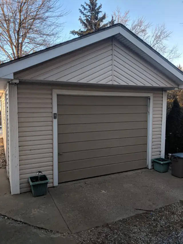 Lake St. Clair - Lakefront Home for Rent - Photo 2