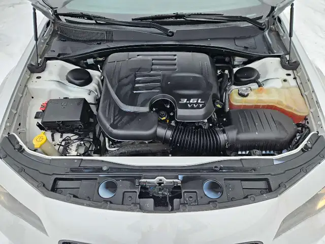 2015 Chrysler 300s 3.6L V6 RWD - Photo 10