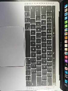 Macbook pro 2019 with Touch bar - Photo 4