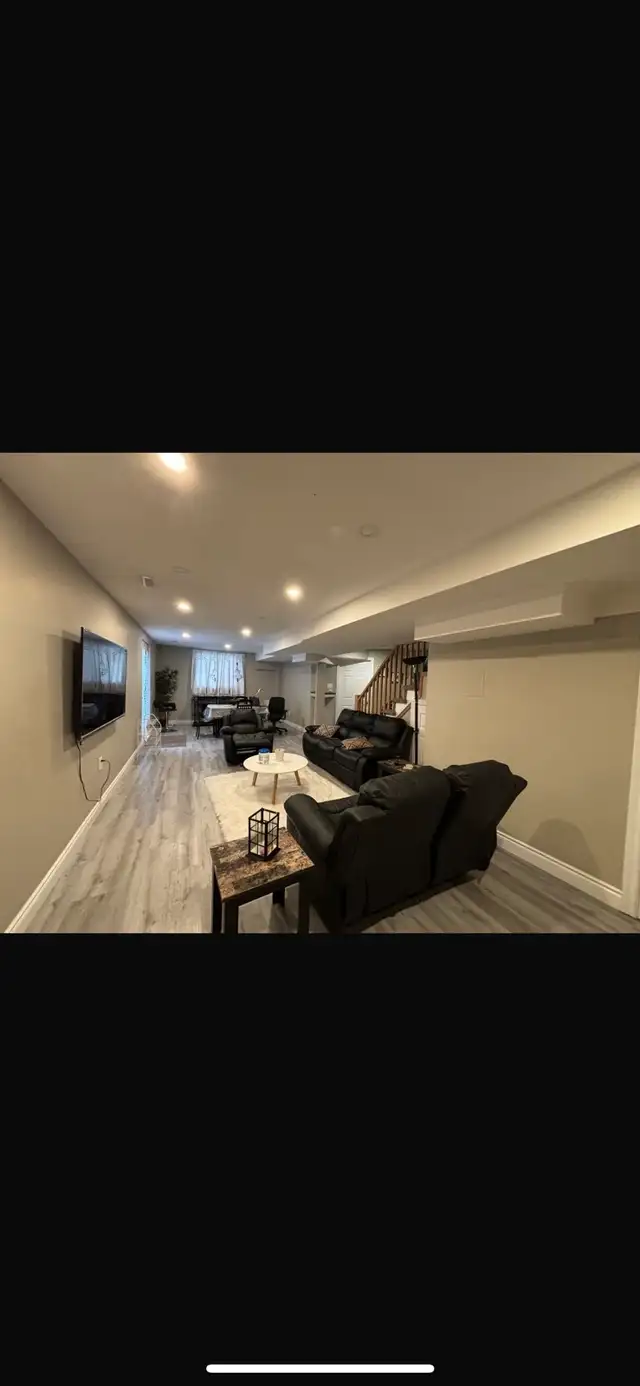 Walkout one bedroom basment apartment - Photo 3