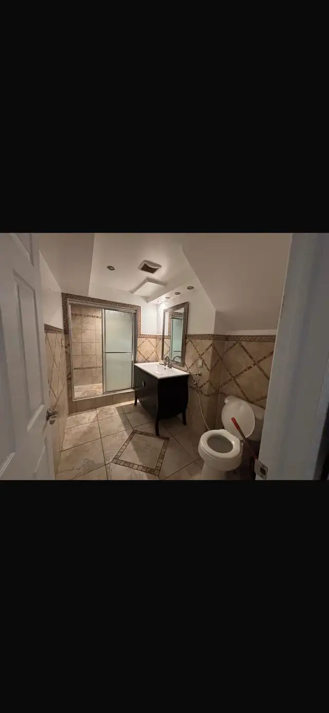 Walkout one bedroom basment apartment - Photo 4