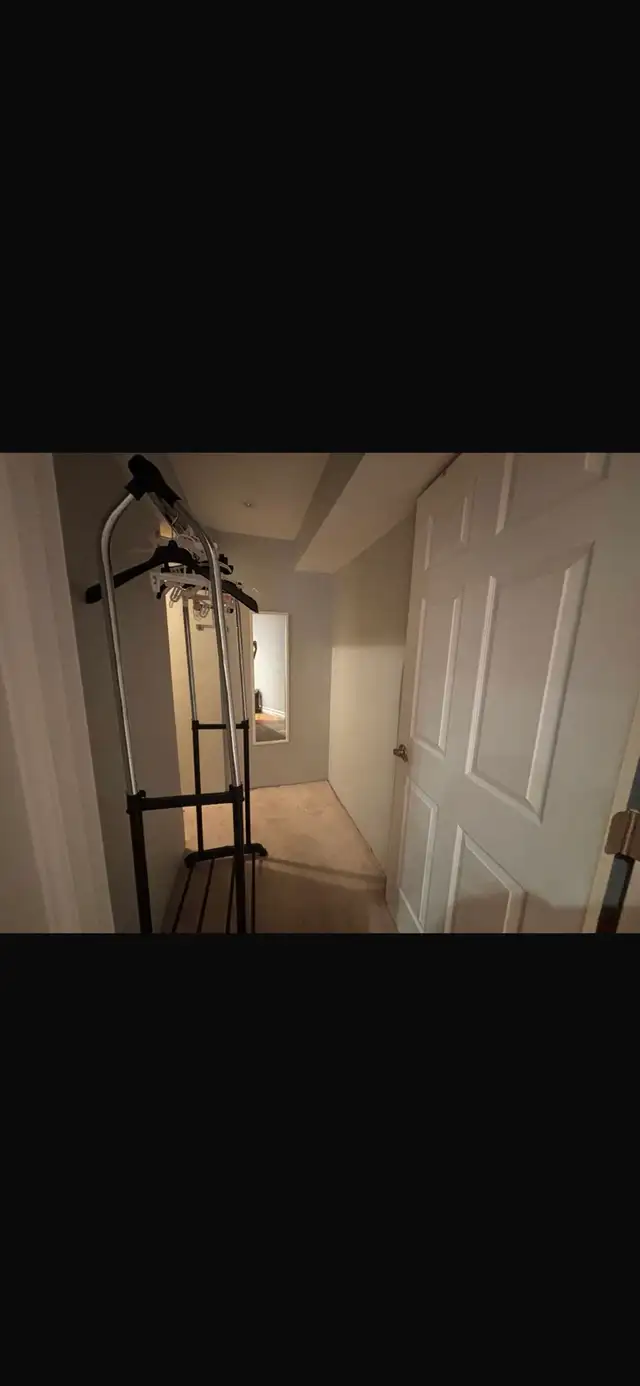 Walkout one bedroom basment apartment - Photo 8