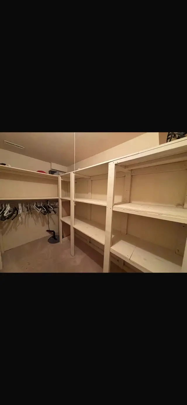 Walkout one bedroom basment apartment - Photo 9